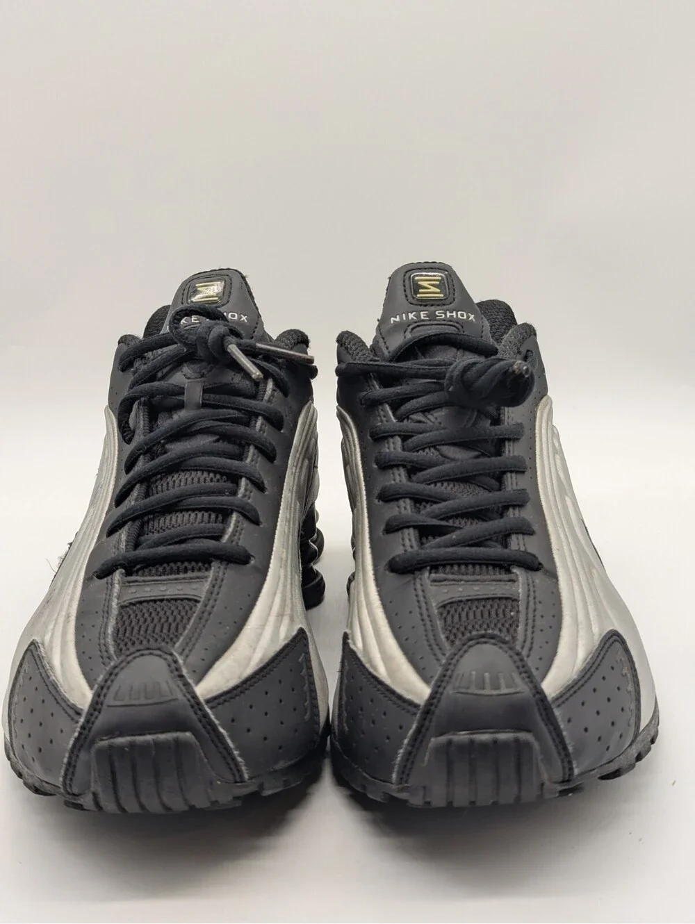 Nike Shox R4 Black Metallic Silver Shoes Mens Size 8.5 / Women's 10 104265-045